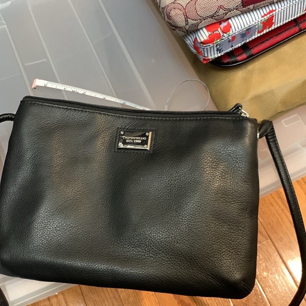 Tignanello black leather crossbody with phone charger and pockets galore . NWOT - Picture 10 of 10